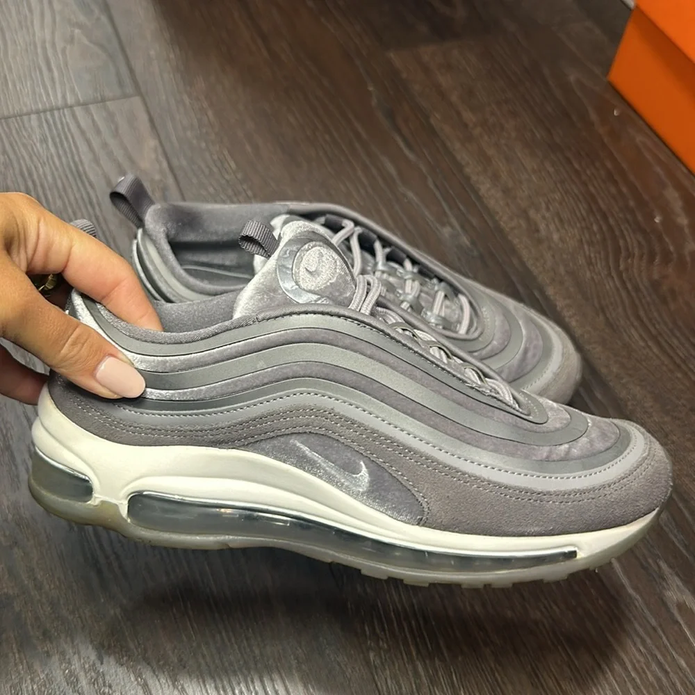 NIKE Women’s Air Max 97 Ultra 17 LX 'Gunsmoke' - Grey - Size 7.5 - Picture 5 of 8